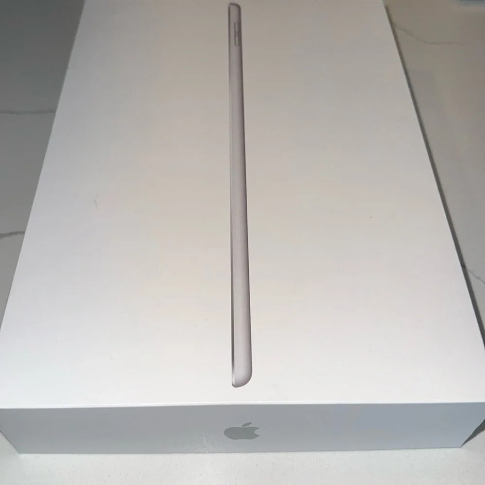 LIKE NEW Apple iPad 7th Generation